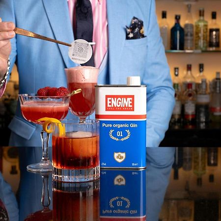 London Marriott Hotel Canary Wharf מראה חיצוני תמונה Engine Gin