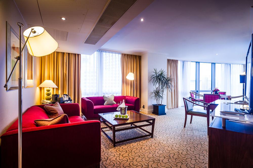 London Marriott Hotel Canary Wharf מראה חיצוני תמונה Suite at the Radisson Blu Royal