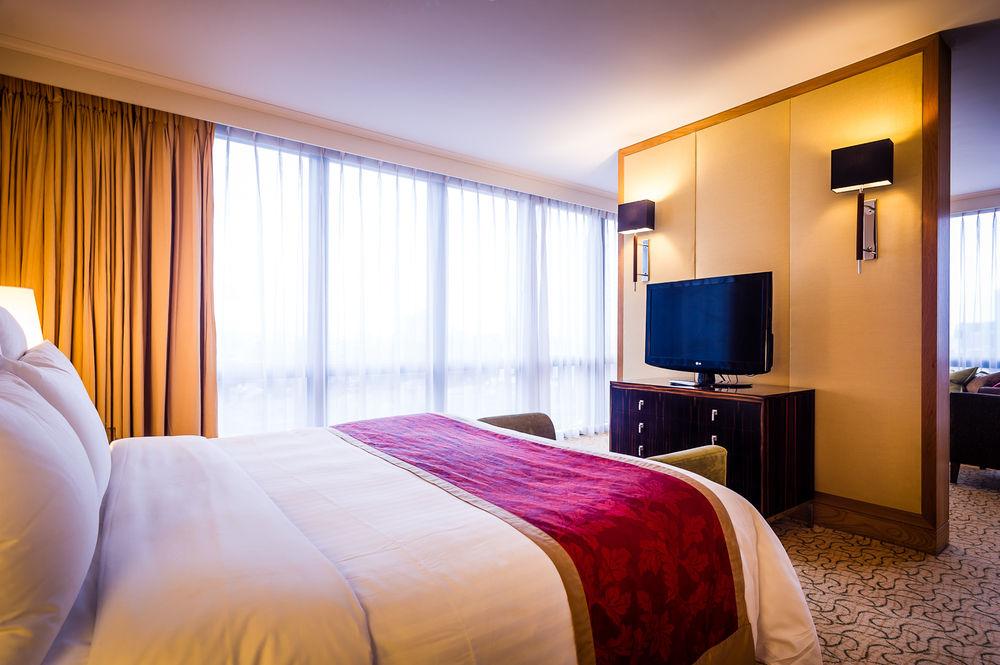 London Marriott Hotel Canary Wharf מראה חיצוני תמונה A bedroom at the hotel