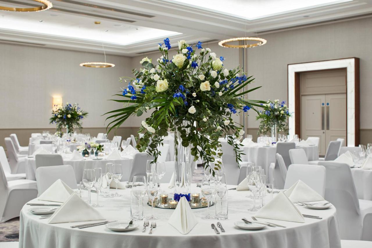 London Marriott Hotel Canary Wharf מראה חיצוני תמונה The ballroom at The Dorchester