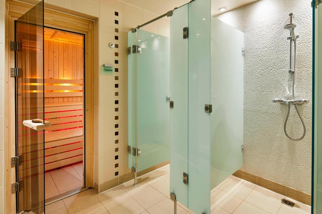 London Marriott Hotel Canary Wharf מראה חיצוני תמונה A shower door