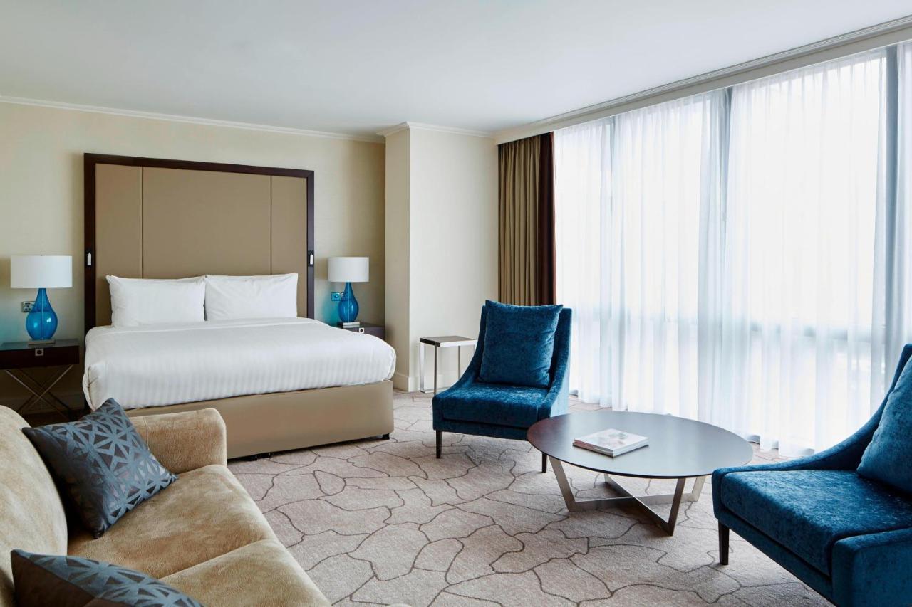 London Marriott Hotel Canary Wharf מראה חיצוני תמונה A suite at the Conrad London St. George's Wharf