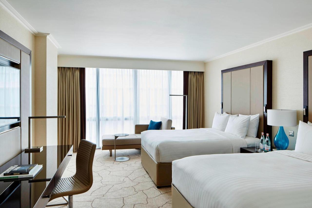 London Marriott Hotel Canary Wharf מראה חיצוני תמונה A guest room at the Conrad Dubai