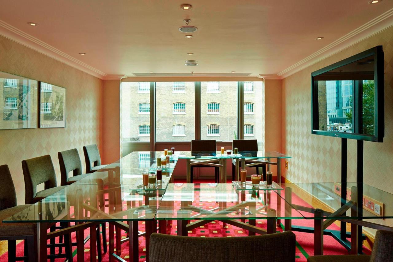 London Marriott Hotel Canary Wharf מראה חיצוני תמונה The boardroom at the Mandarin Oriental, London