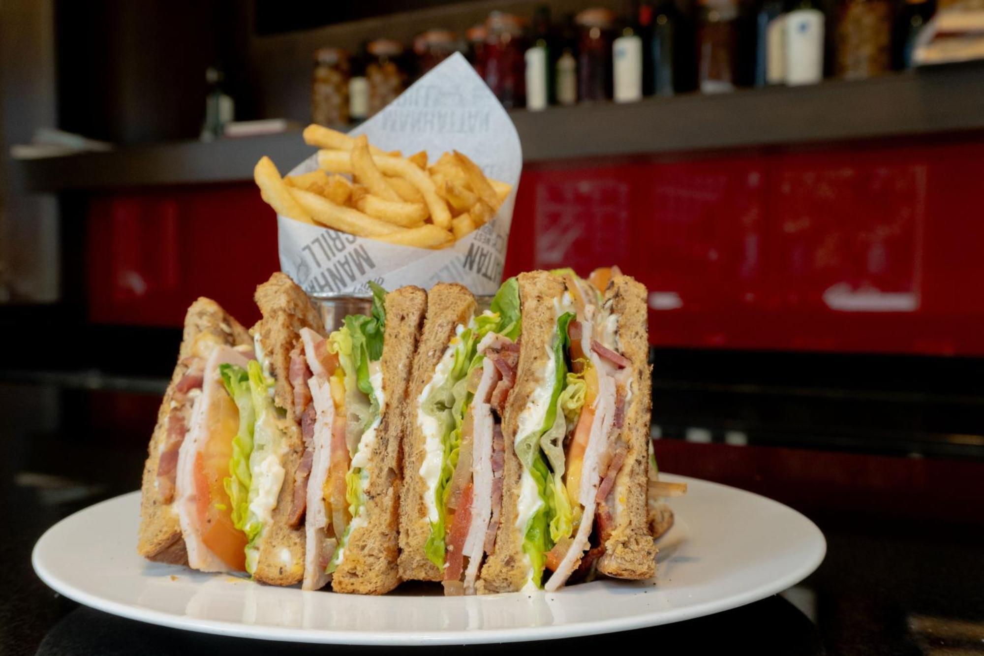 London Marriott Hotel Canary Wharf מראה חיצוני תמונה A club sandwich