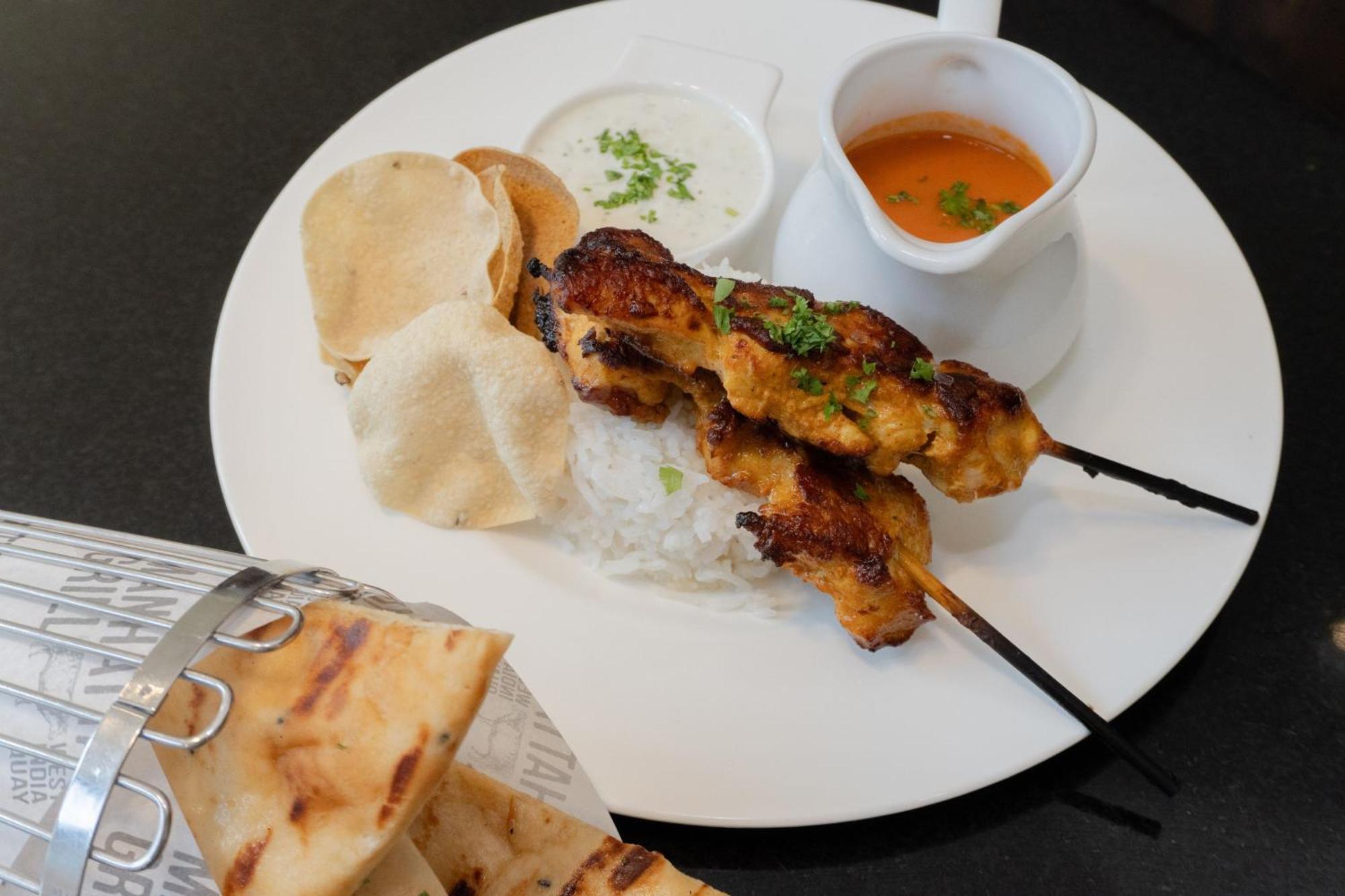 London Marriott Hotel Canary Wharf מראה חיצוני תמונה Chicken satay