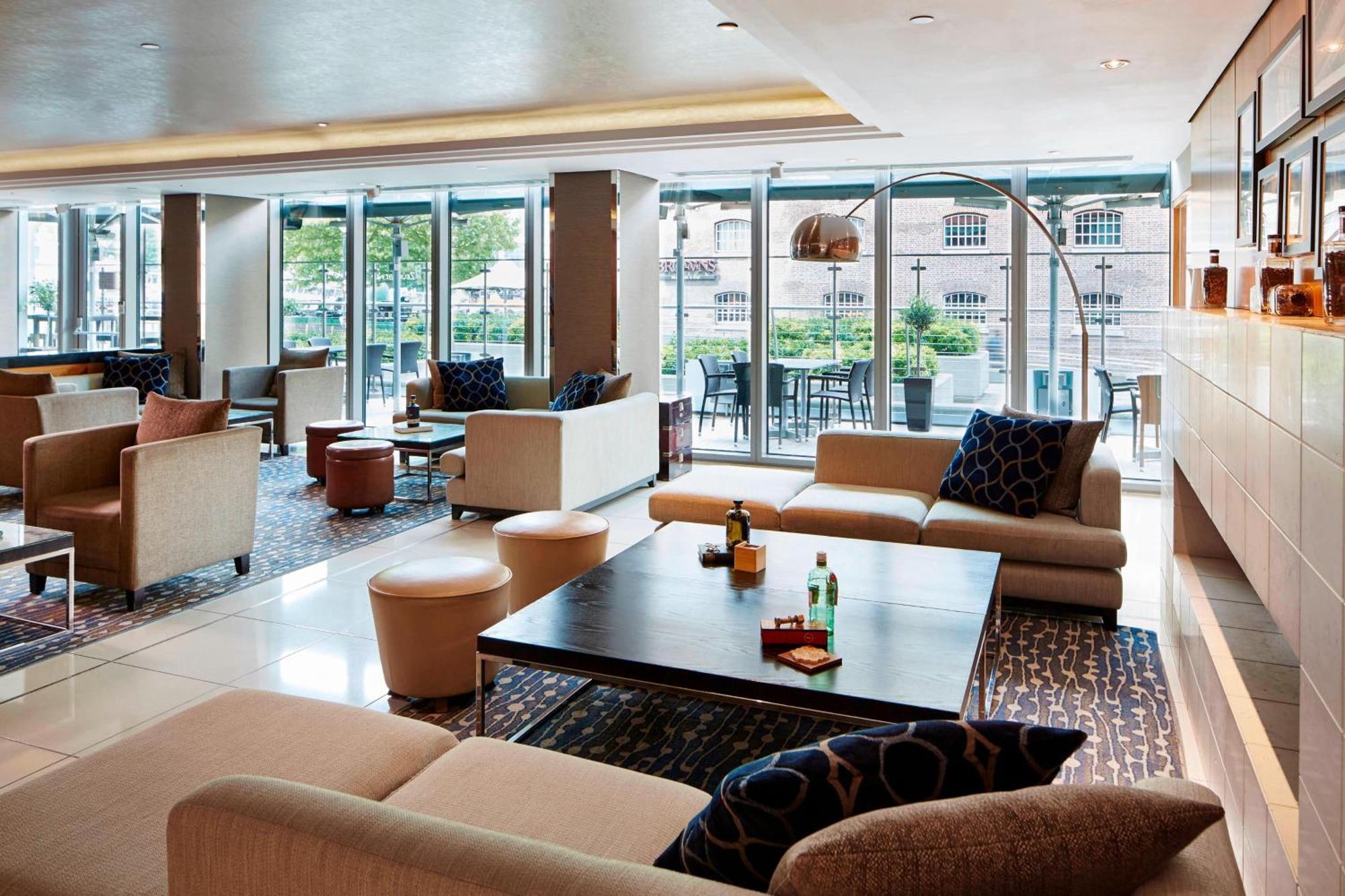 London Marriott Hotel Canary Wharf מראה חיצוני תמונה The lounge at the hotel