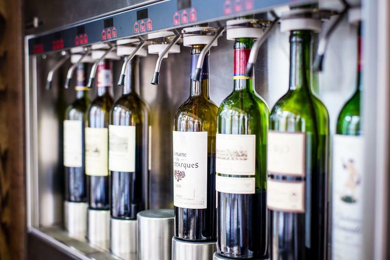 London Marriott Hotel Canary Wharf מראה חיצוני תמונה Wine dispensing machine